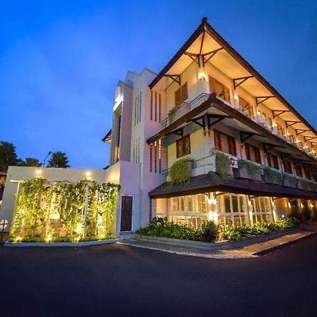 Hotel Nyland Pasteur บันดุง ภายนอก รูปภาพ